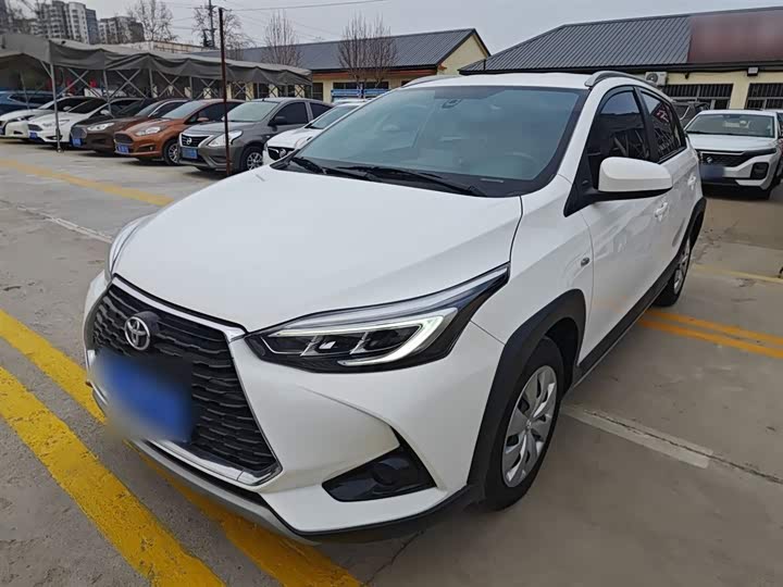 Фото 1 - Toyota Yaris L Hatchback