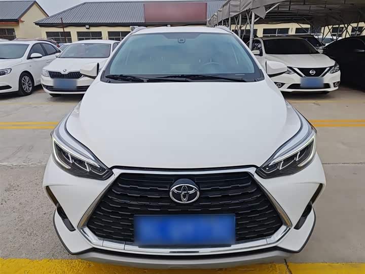 Фото 3 - Toyota Yaris L Hatchback