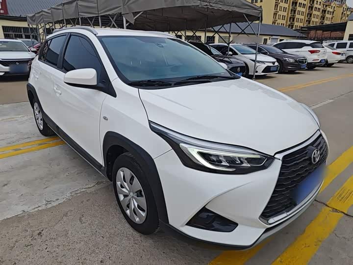 Фото 4 - Toyota Yaris L Hatchback