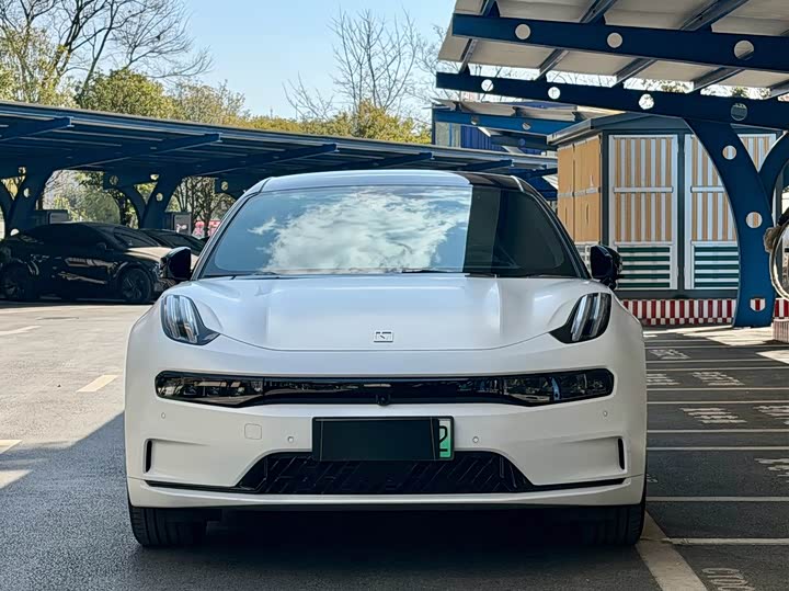 Фото 2 - Zeekr 001