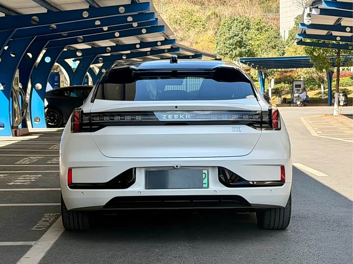 Фото 5 - Zeekr 001