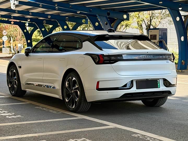 Фото 6 - Zeekr 001