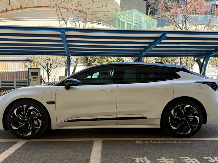 Фото 7 - Zeekr 001