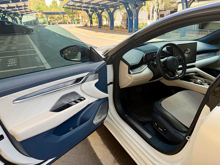 Фото 8 - Zeekr 001