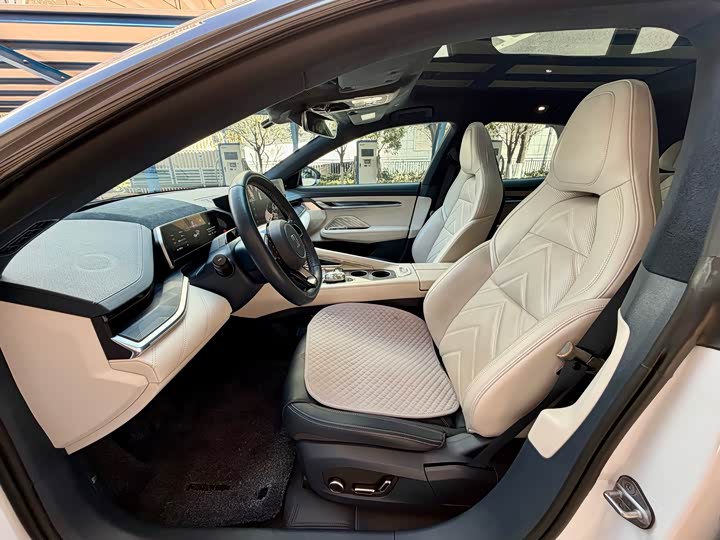 Фото 9 - Zeekr 001