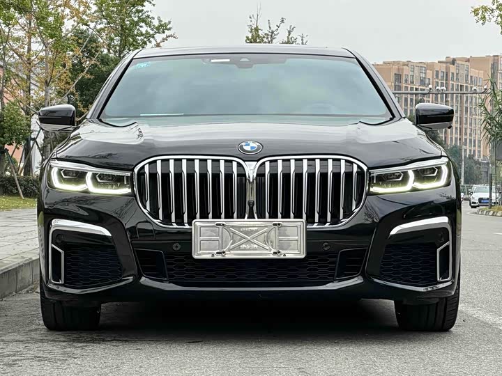 Фото 2 - BMW 7 Series