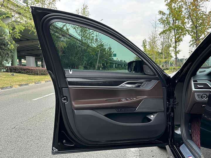 Фото 6 - BMW 7 Series