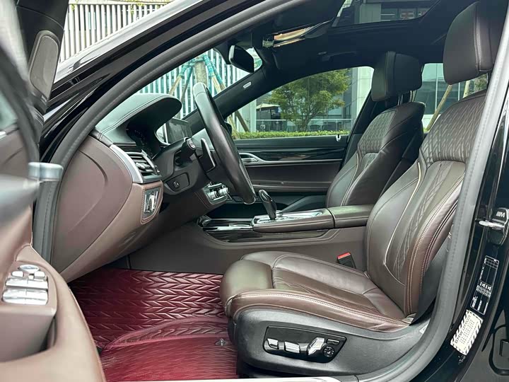 Фото 8 - BMW 7 Series