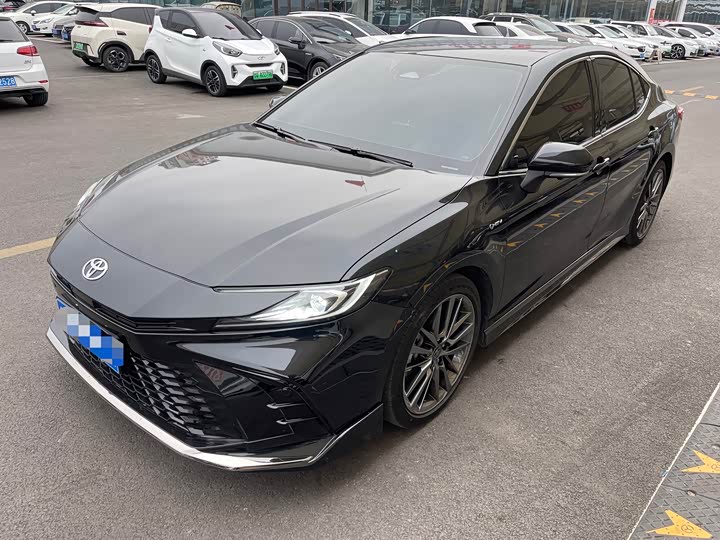 Фото 1 - Toyota Camry