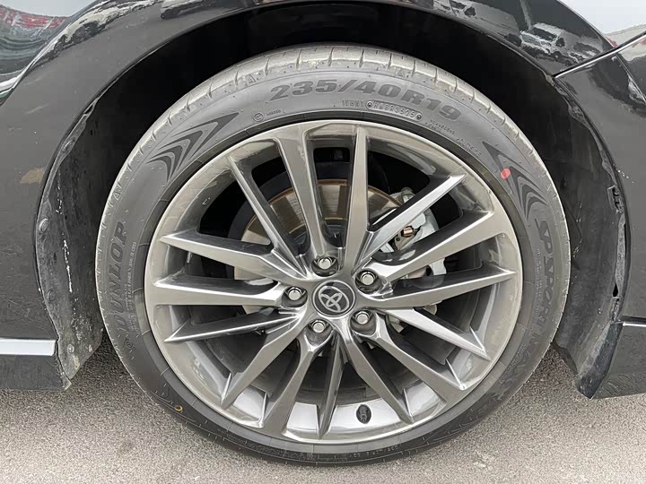 Фото 4 - Toyota Camry