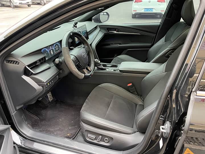 Фото 5 - Toyota Camry