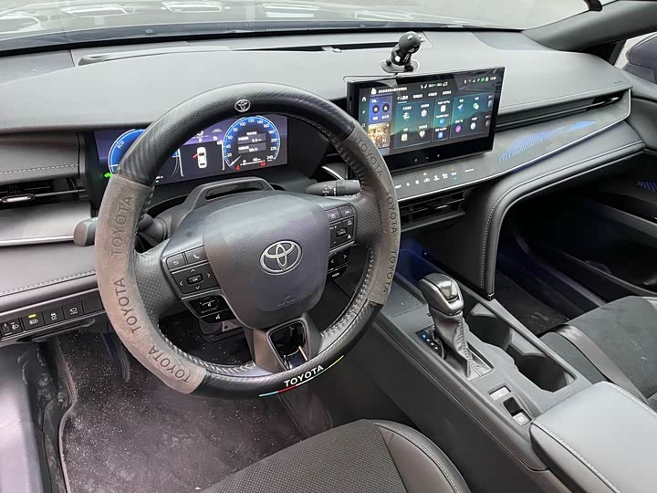 Фото 6 - Toyota Camry