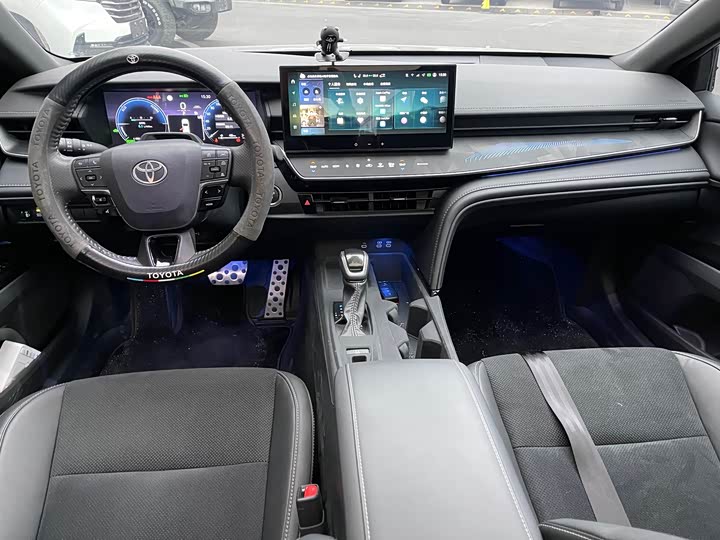 Фото 9 - Toyota Camry