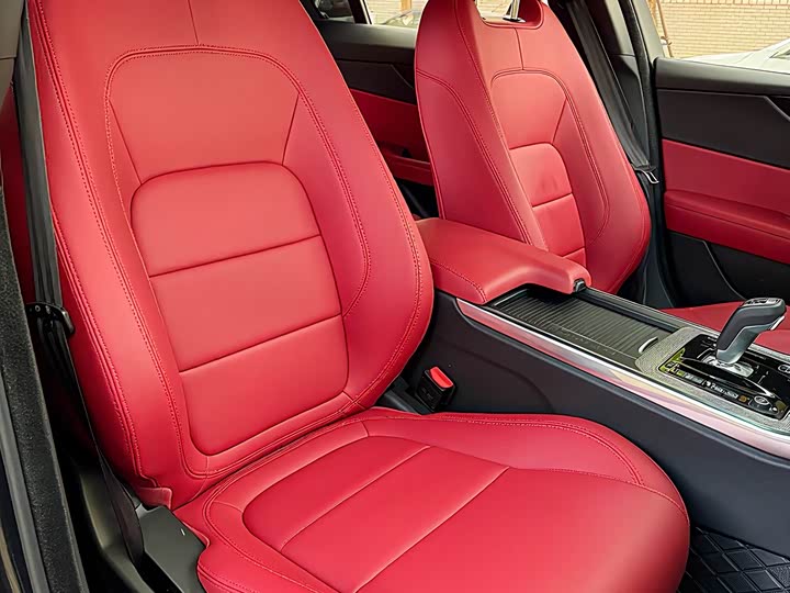 Фото 9 - Jaguar XE L