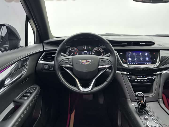 Фото 6 - Cadillac XT6