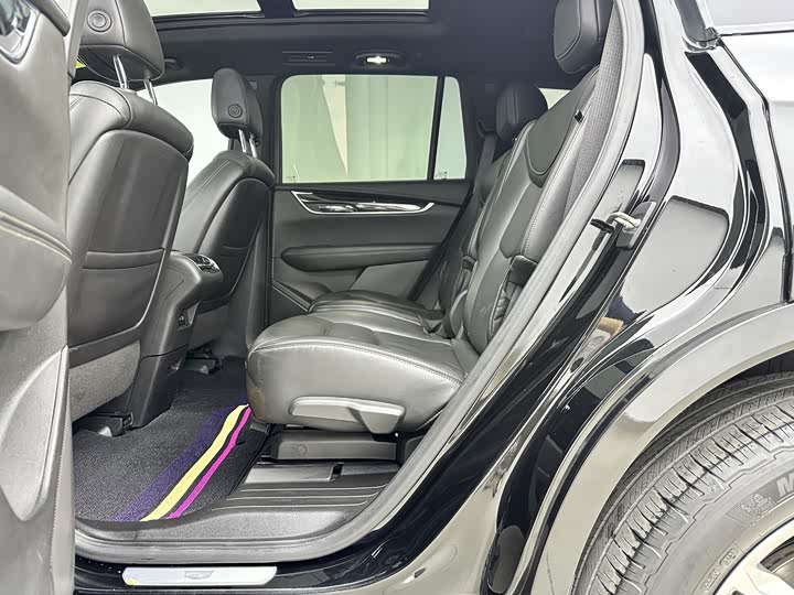Фото 8 - Cadillac XT6