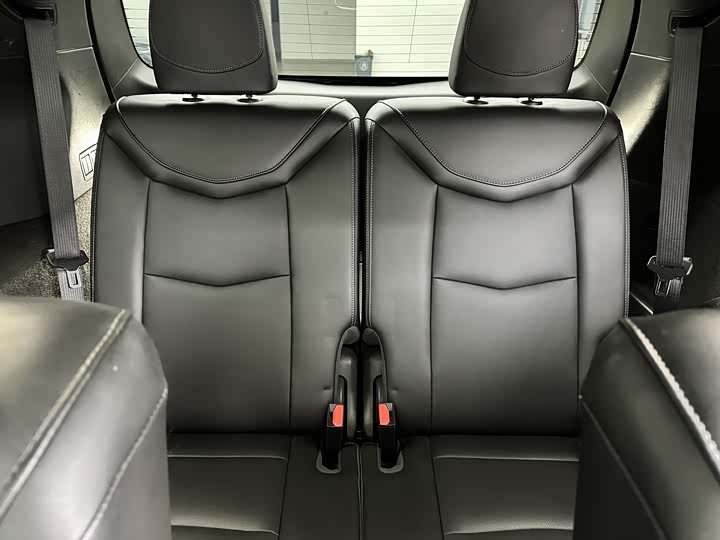 Фото 9 - Cadillac XT6