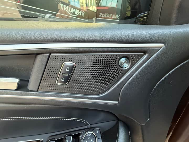 Фото 9 - Ford Edge