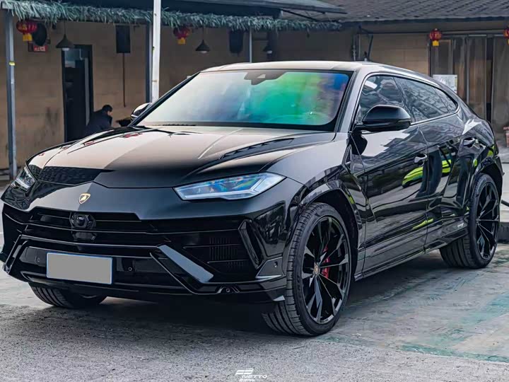 Фото 2 - Lamborghini Urus