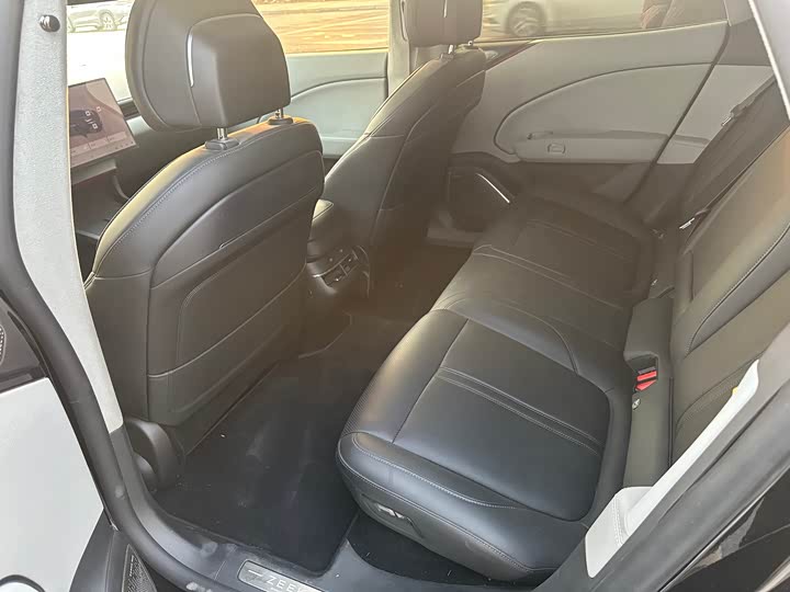 Фото 9 - Zeekr 007