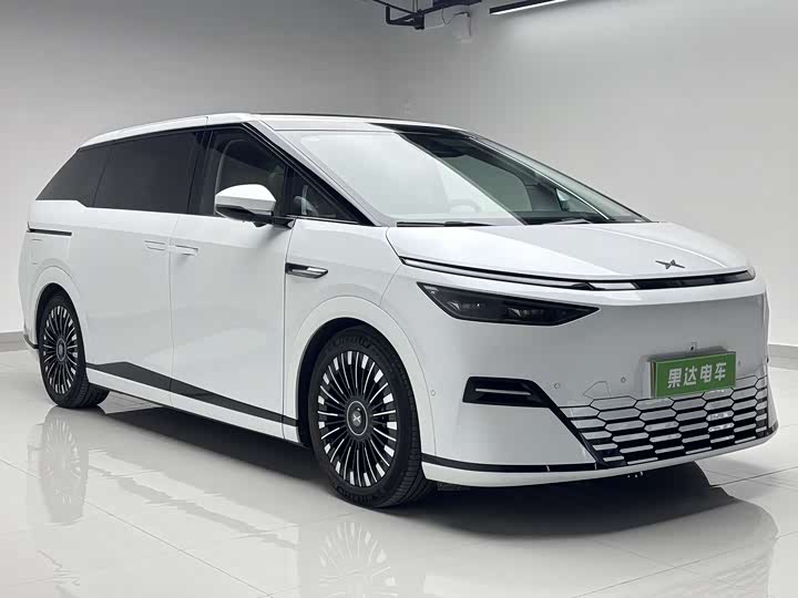 Фото 3 - XPeng X9