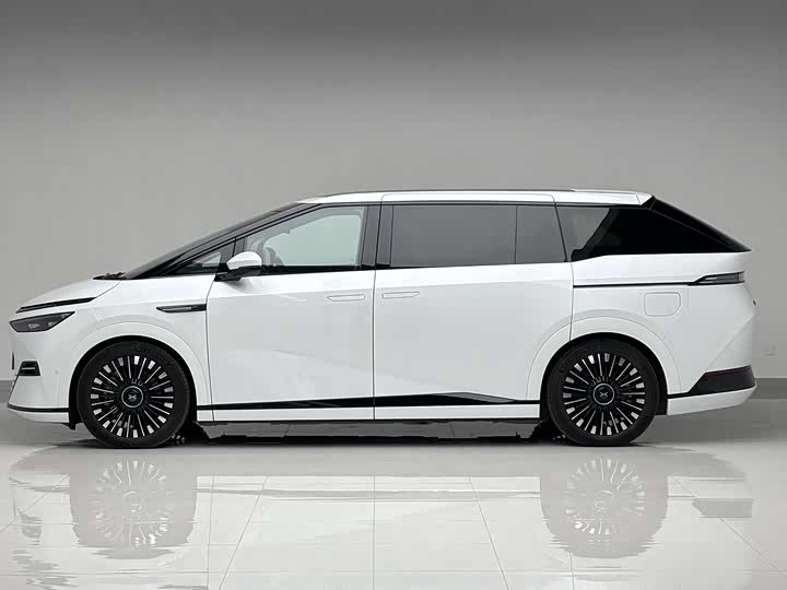 Фото 6 - XPeng X9