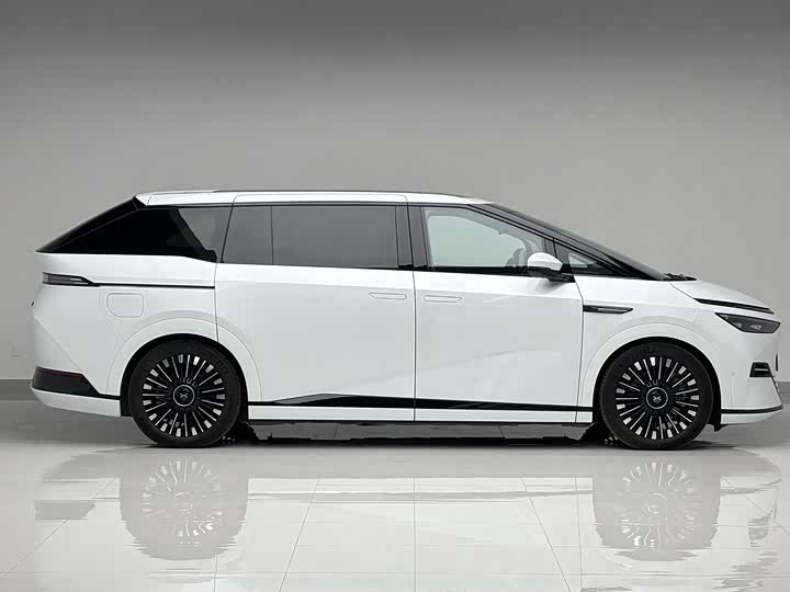 Фото 8 - XPeng X9