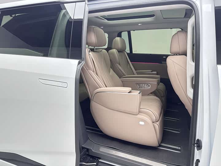 Фото 9 - XPeng X9