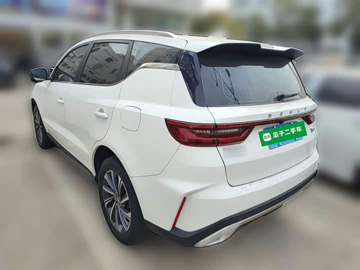 Фото 9 - Geely Vision X6