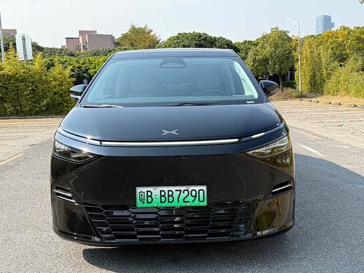 Фото 2 - XPeng X9