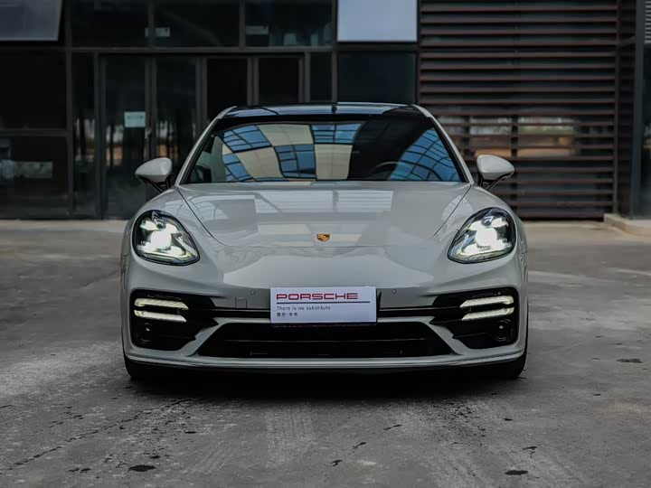 Фото 2 - Porsche Panamera