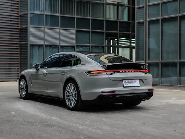 Фото 3 - Porsche Panamera