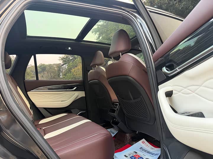 Фото 7 - Geely Monjaro