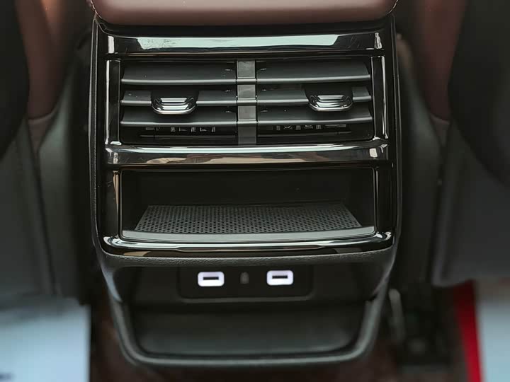 Фото 8 - Geely Monjaro