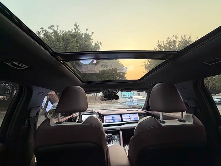 Фото 9 - Geely Monjaro