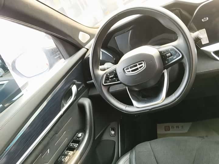 Фото 6 - Geely Monjaro