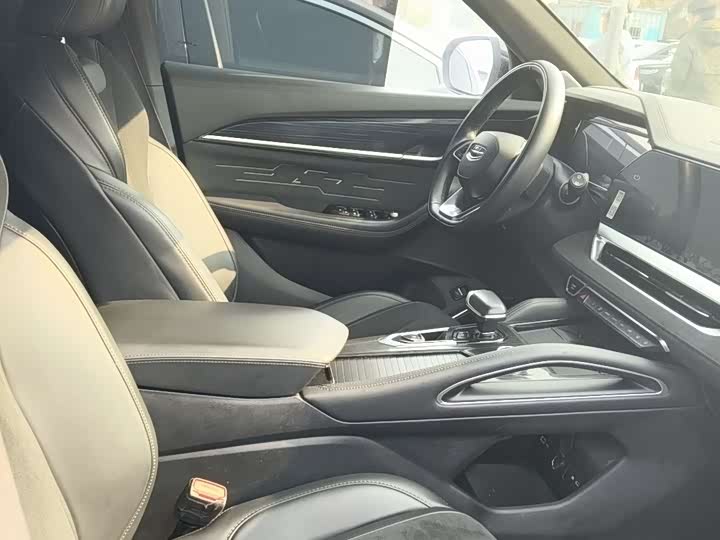 Фото 9 - Geely Monjaro