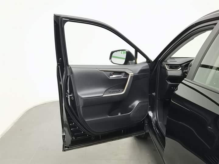 Фото 8 - Toyota Wildlander