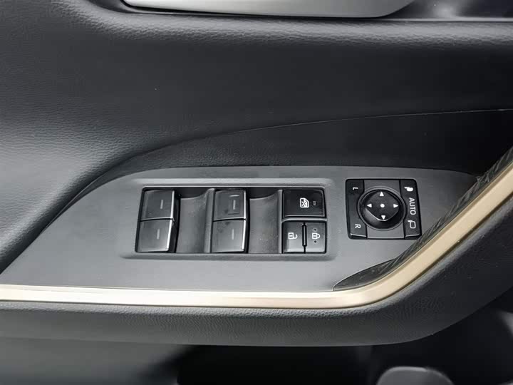 Фото 9 - Toyota Wildlander