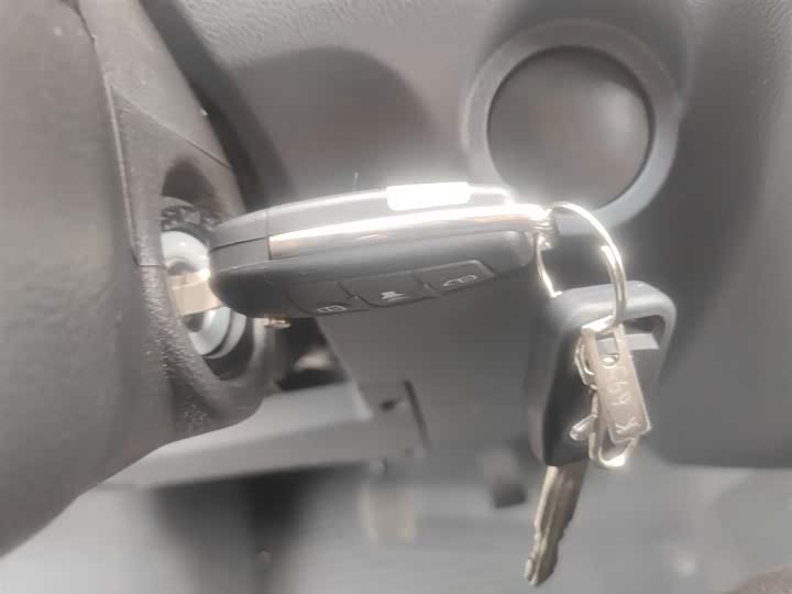 Фото 9 - Dongfeng EM27