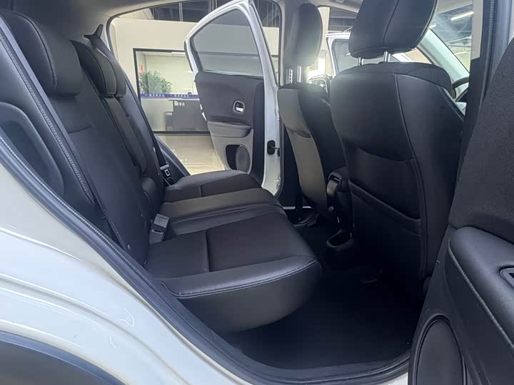 Фото 8 - Honda Vezel