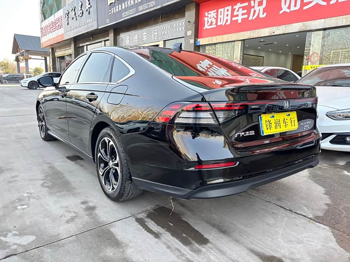 Фото 4 - Honda Accord