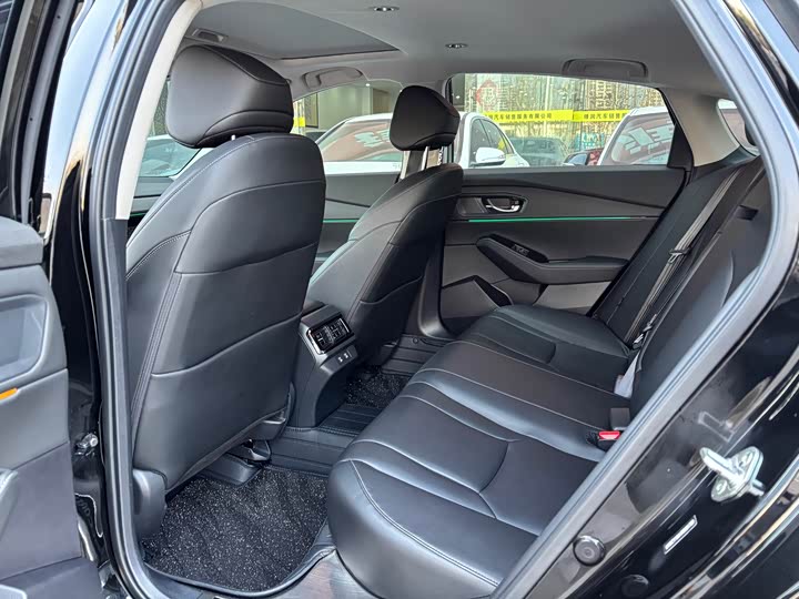 Фото 8 - Honda Accord