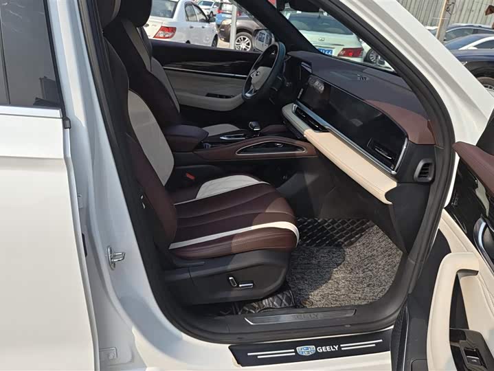 Фото 8 - Geely Monjaro