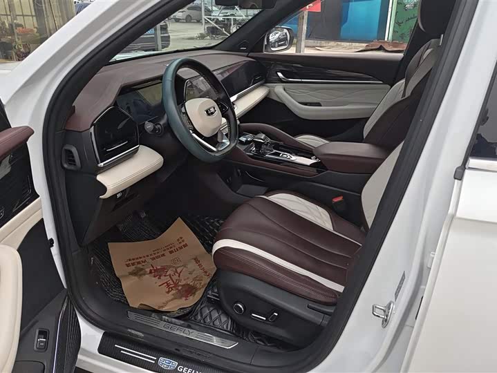 Фото 9 - Geely Monjaro