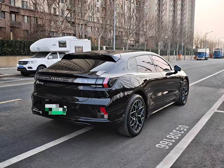 Фото 6 - Zeekr 001