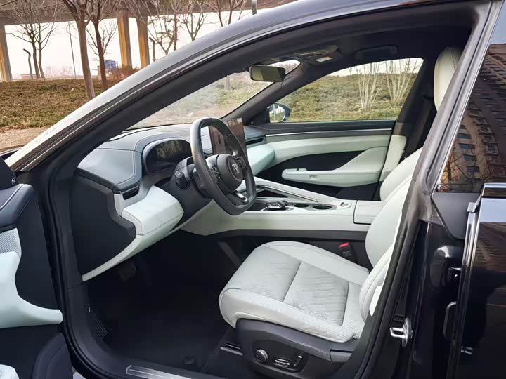 Фото 7 - Zeekr 001