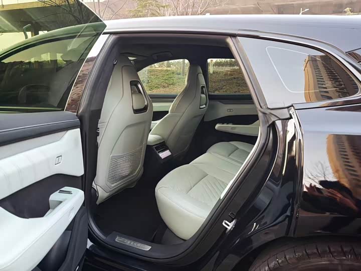 Фото 8 - Zeekr 001