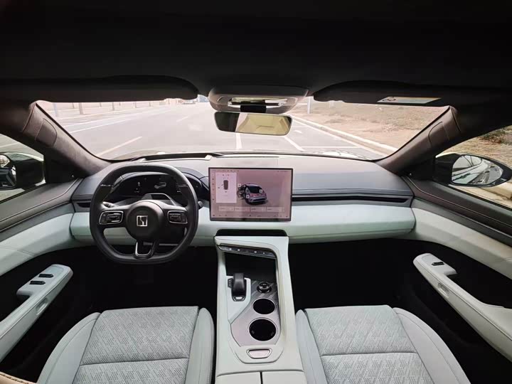 Фото 9 - Zeekr 001