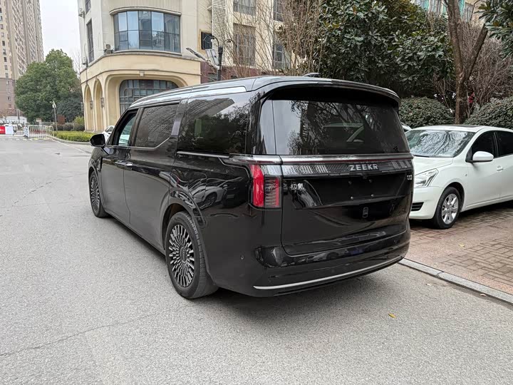 Фото 5 - Zeekr 009